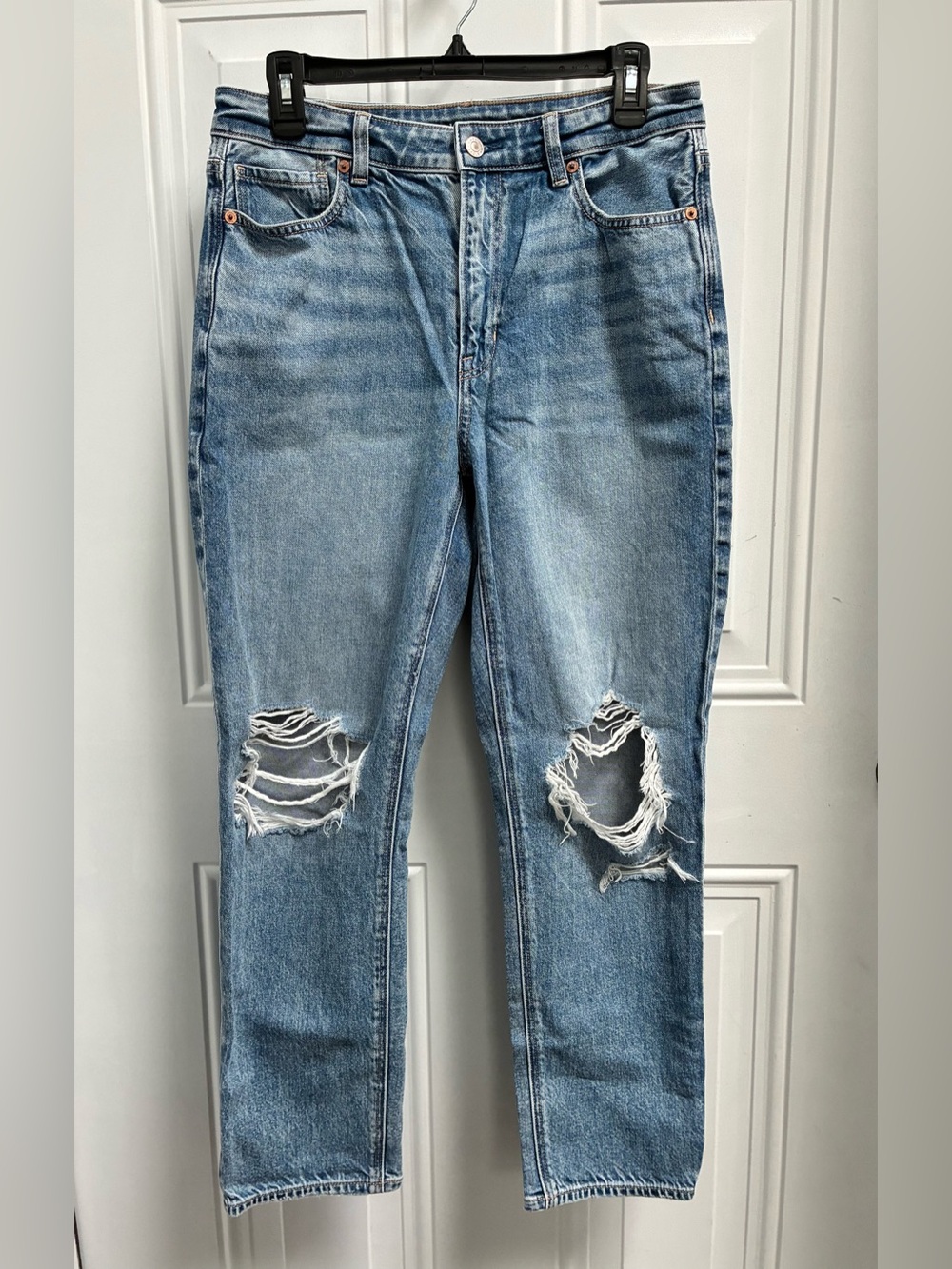 American Eagle Ripped Mom Jean